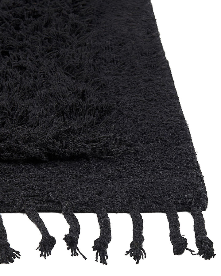 Cotton Shaggy Area Rug 140 x 200 cm Black Bitlis